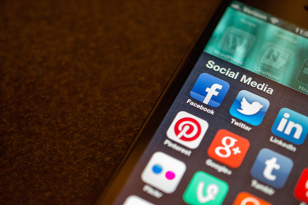 5 Dos and Donts for Recruiting Using Social Media