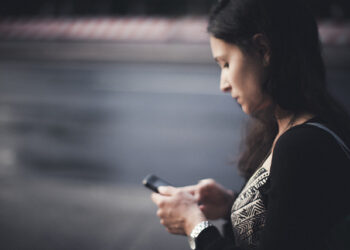 This Ad Exec Explains Why We Need to Get Our Faces Out of Our Phones Just as Much as Our Children Do