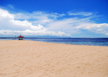 5 Tools for Travel Freaks Who Love to Work Remotely