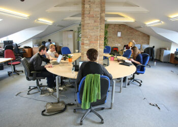 5 Signs You Need A Coworking Space (And How To Find One)