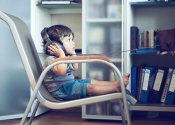 Entrepreneurs Must Start Selling and Listening Early