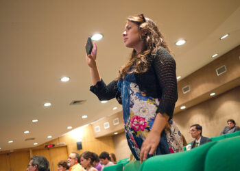 42 Percent of Americans Suffer from Extreme Gadget Obesity