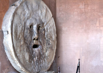 Researchers Building Social Media Lie Detector