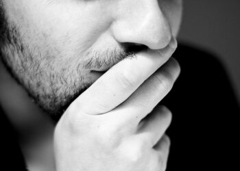 How to Filter Conflicting Advice from Multiple Mentors