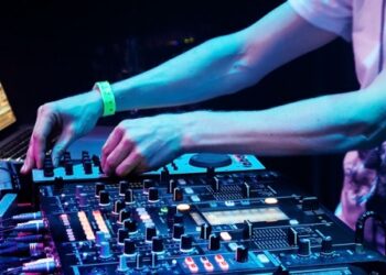 How to Succeed in a Crowded Market