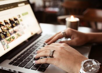 How to Turn Your Coffee Shop Into a Productivity Hub