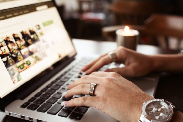 How to Turn Your Coffee Shop Into a Productivity Hub