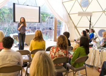 Investor Pitches vs. Customer Pitches