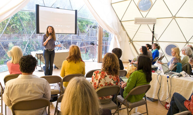 Investor Pitches vs. Customer Pitches