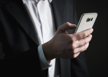 4 Steps to Become a Better Salesperson